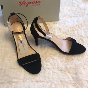 Vepose New York velvety black strapping heels 🖤